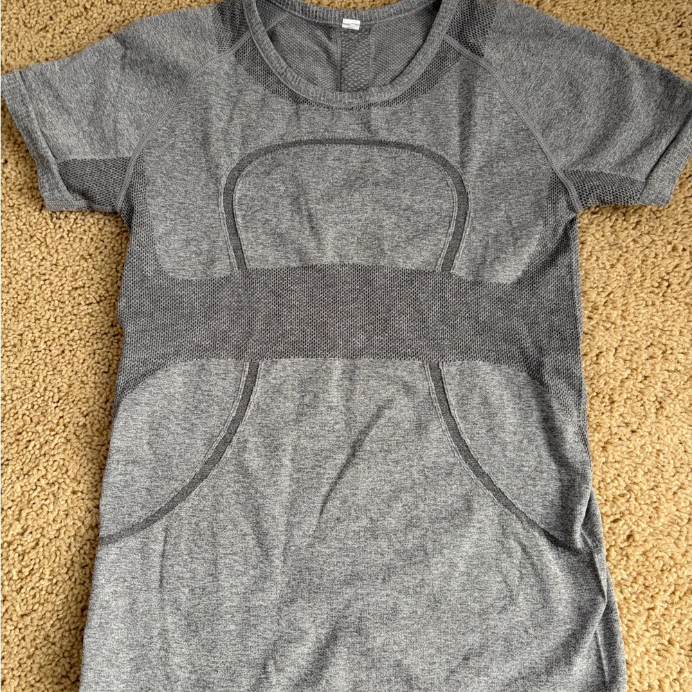 lululemon athletica Gray Short Sleeve Tee